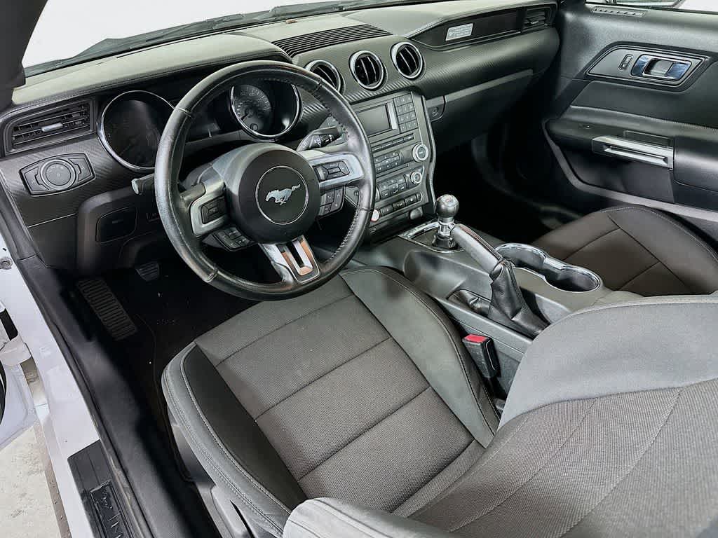 2016 Ford Mustang V6 2