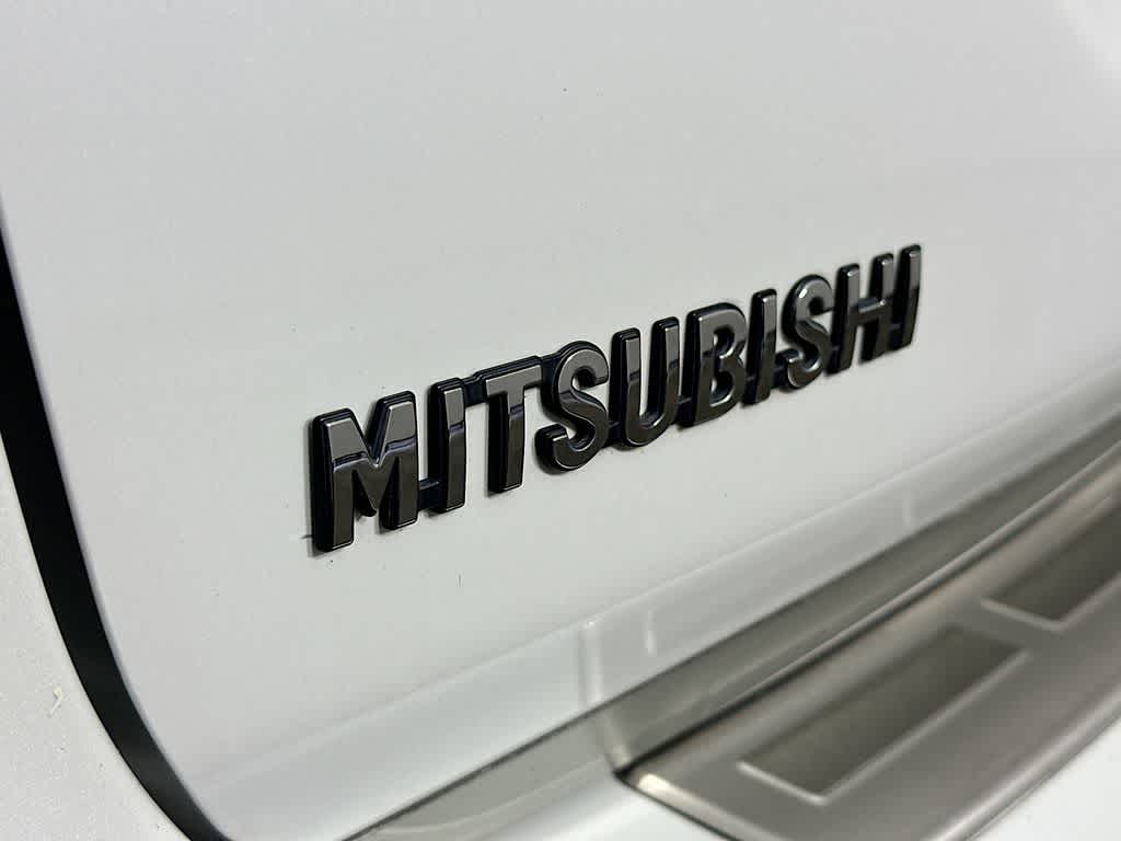Thumbnail: 2014 Mitsubishi Outlander - 7