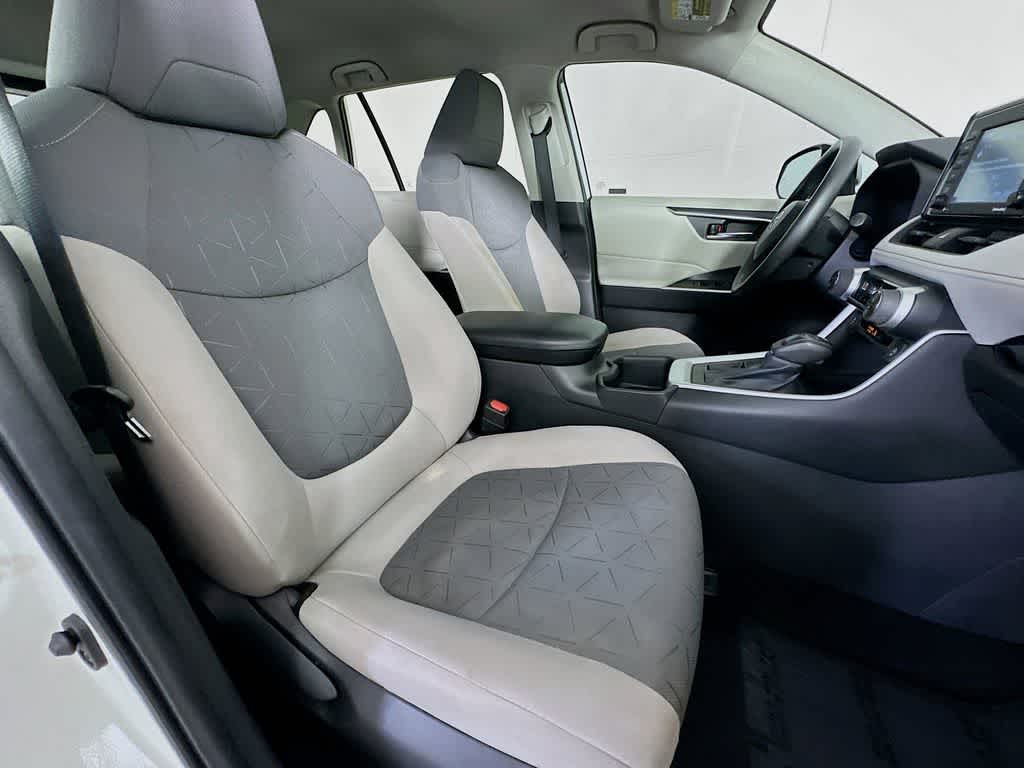 Thumbnail: 2022 Toyota RAV4 - 15