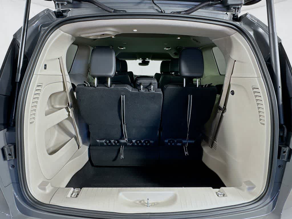 Thumbnail: 2022 Chrysler Pacifica - 21