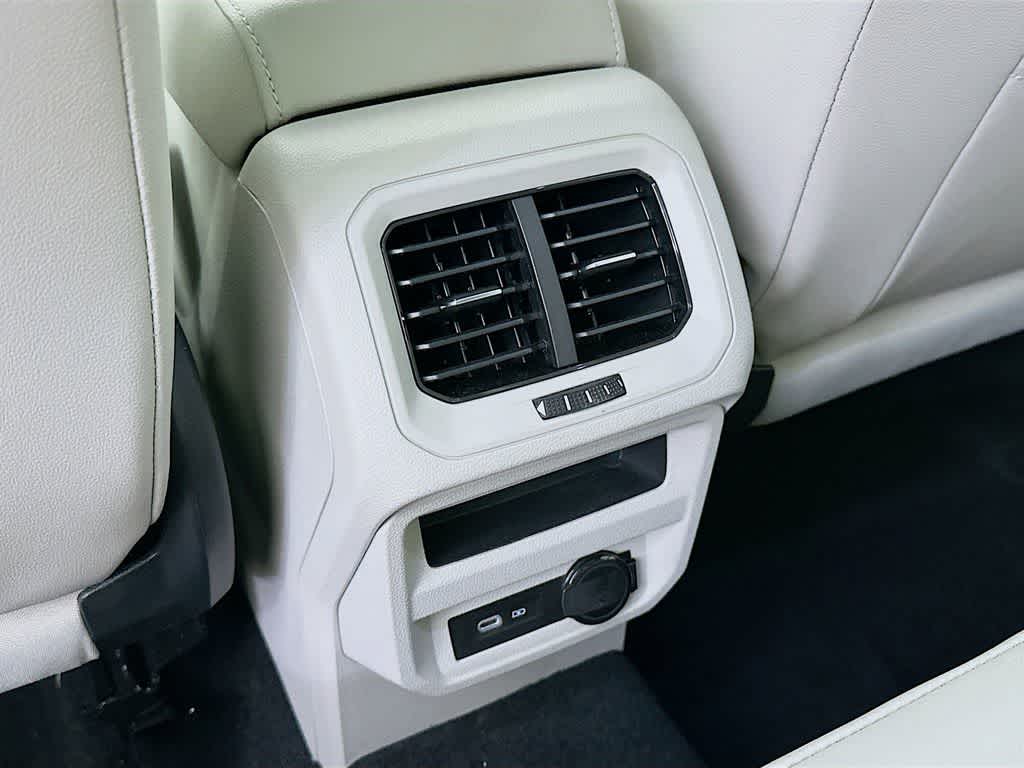 Thumbnail: 2023 Volkswagen Tiguan - 13