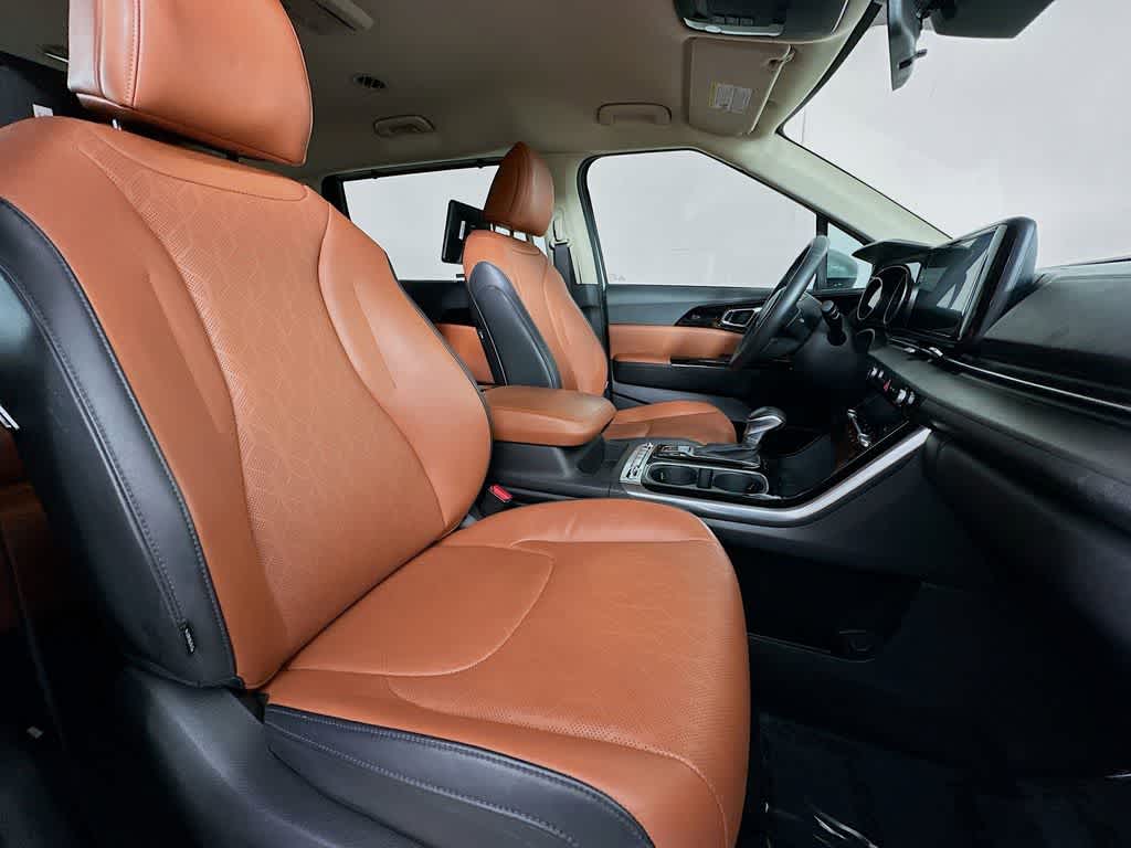 Thumbnail: 2022 Kia Carnival - 15