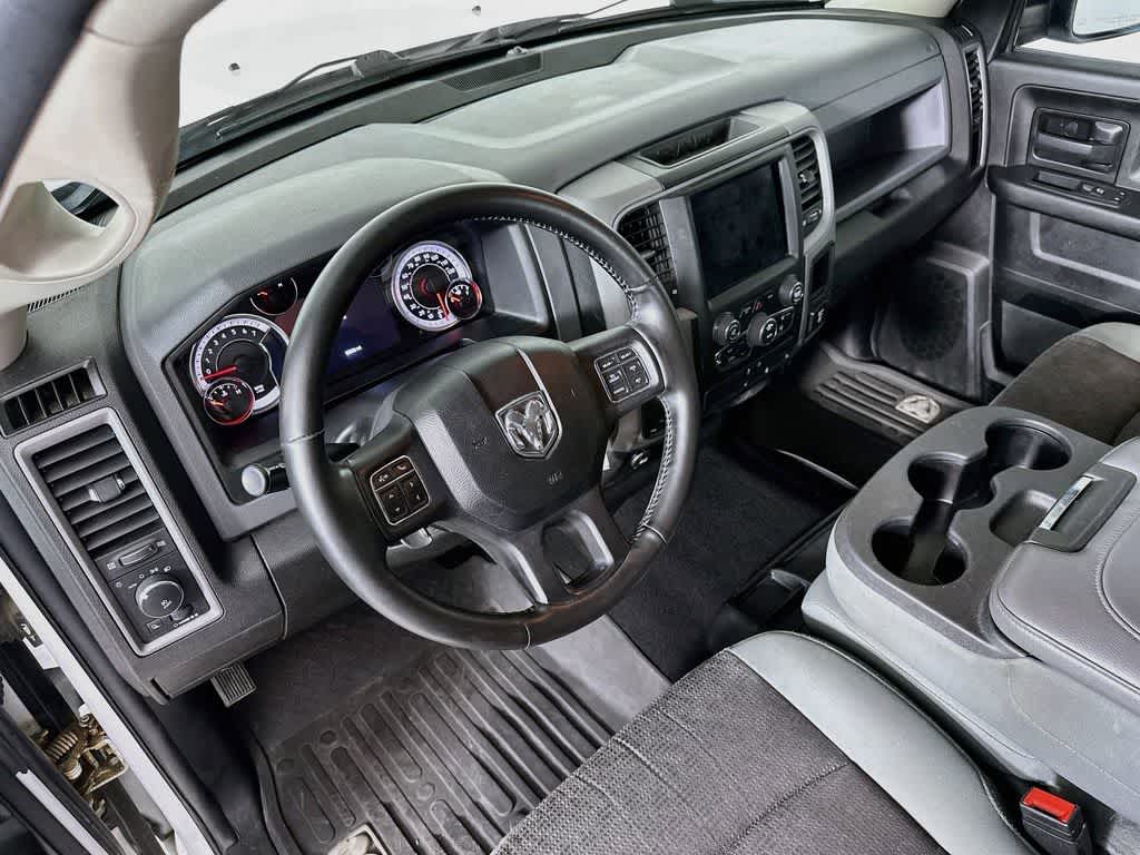 Thumbnail: 2020 RAM 1500 Classic - 2