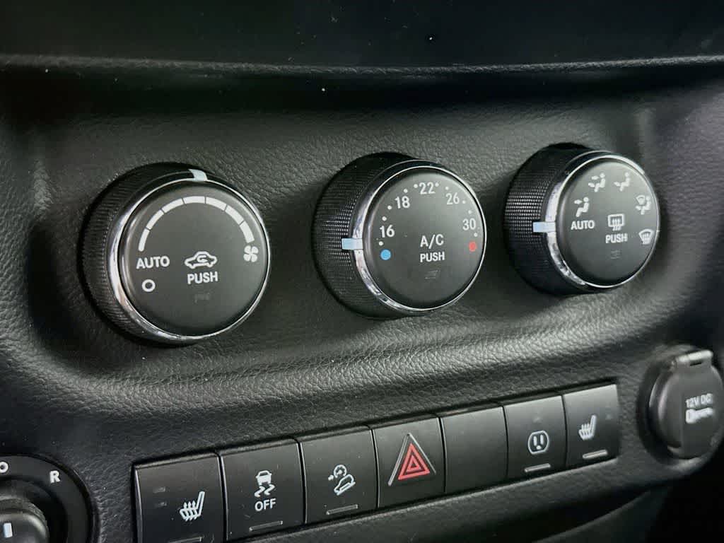 Thumbnail: 2015 Jeep Wrangler - 17