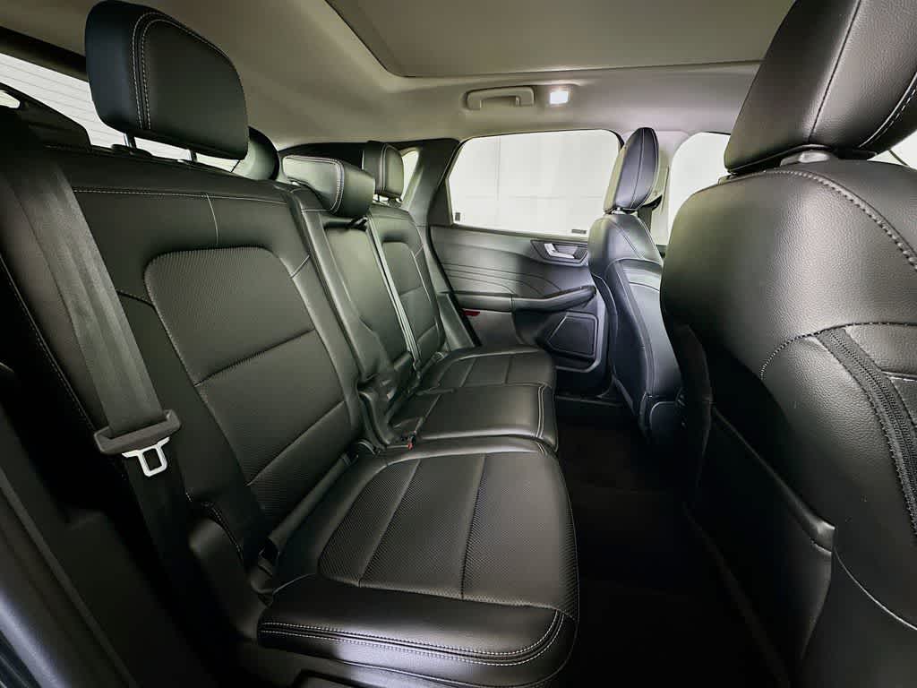 Thumbnail: 2022 Ford Escape - 30