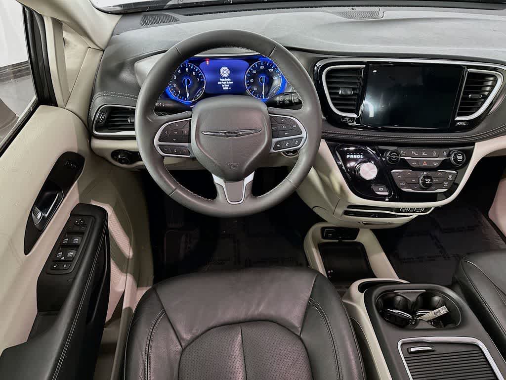 Thumbnail: 2022 Chrysler Pacifica - 10