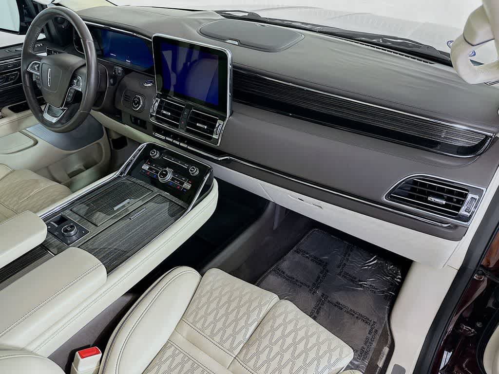 Thumbnail: 2020 Lincoln Navigator - 35