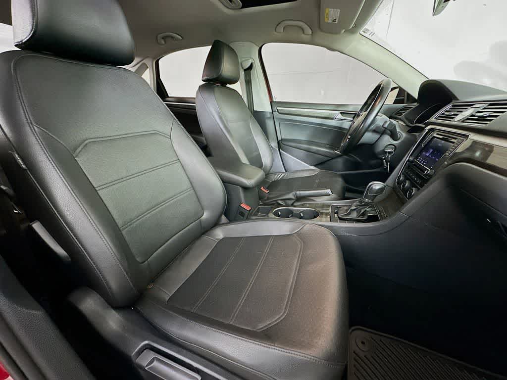 Thumbnail: 2016 Volkswagen Passat - 15