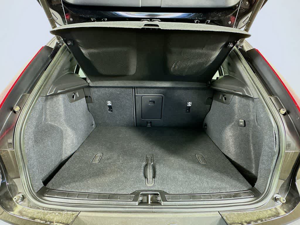 Thumbnail: 2023 Volvo XC40 - 20