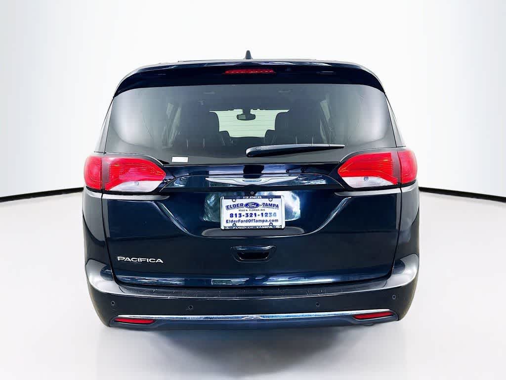 Thumbnail: 2017 Chrysler Pacifica - 5