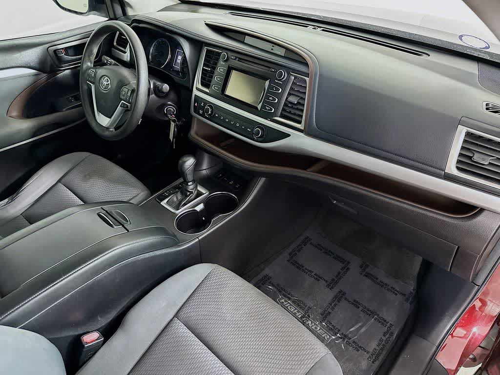 Thumbnail: 2018 Toyota Highlander - 32