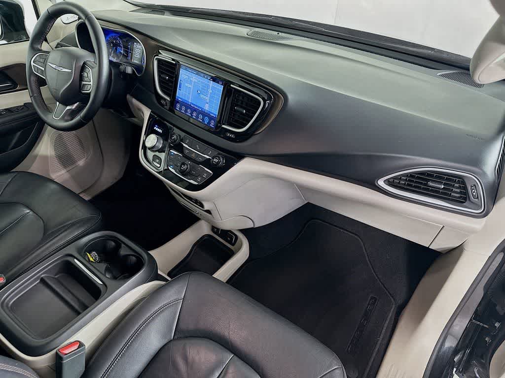 Thumbnail: 2017 Chrysler Pacifica - 34