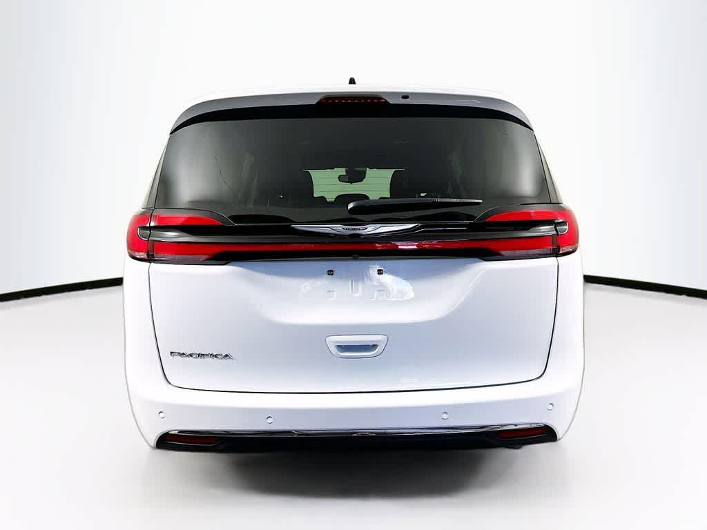Thumbnail: 2024 Chrysler Pacifica - 5