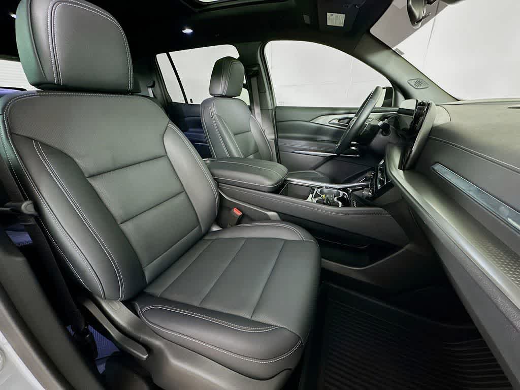 Thumbnail: 2025 Chevrolet Traverse - 15