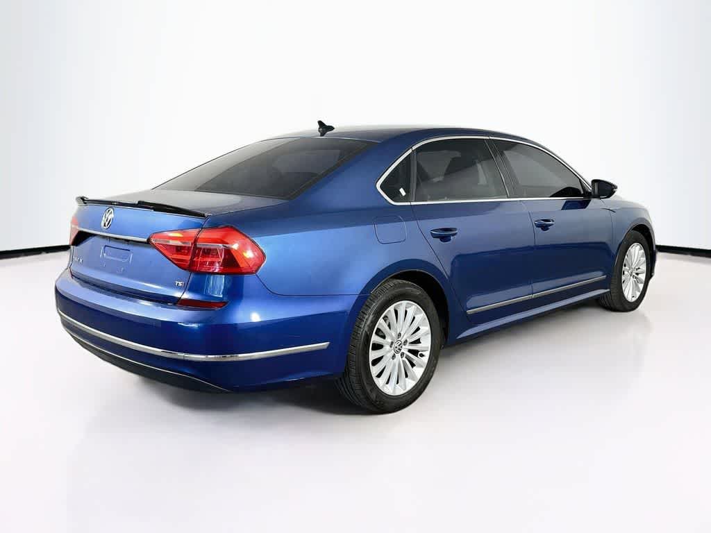 Thumbnail: 2016 Volkswagen Passat - 25
