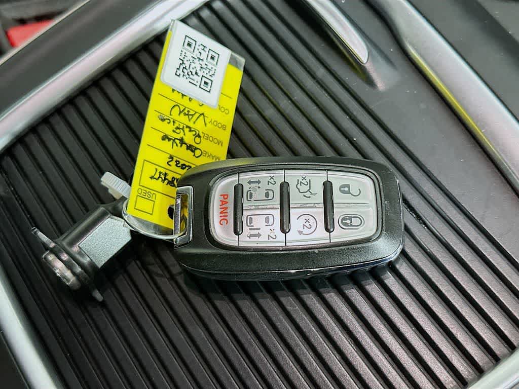 Thumbnail: 2022 Chrysler Pacifica - 22