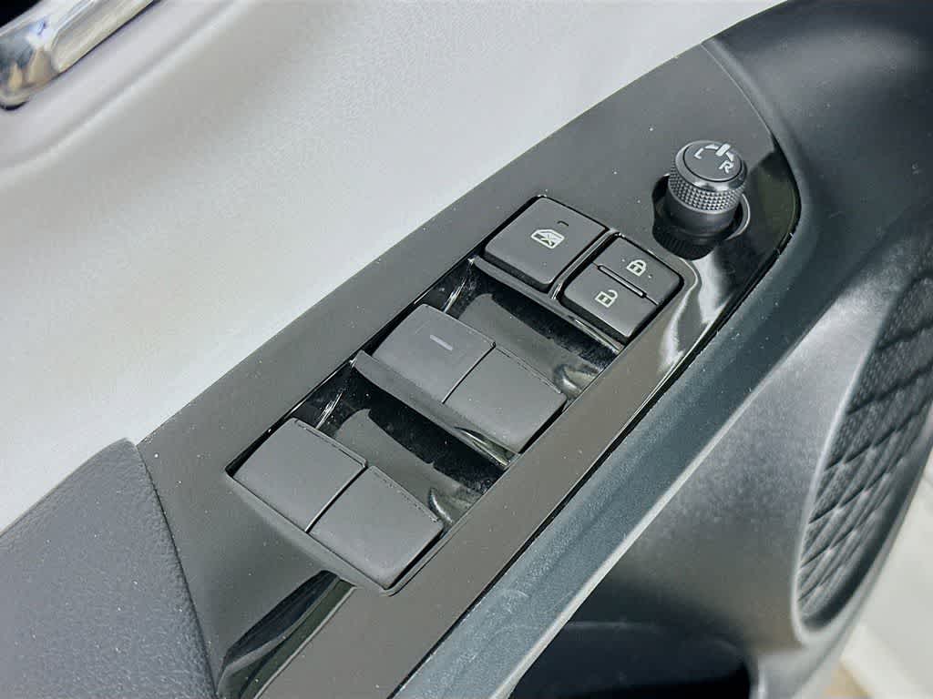 Thumbnail: 2021 Toyota Prius - 28