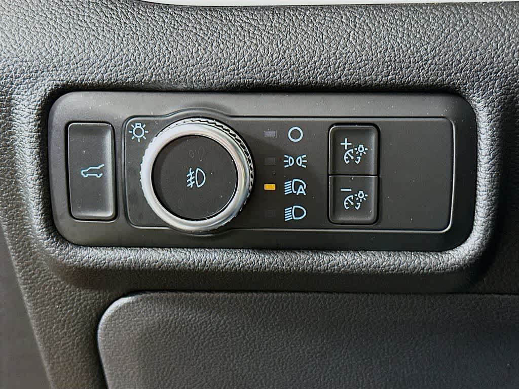 Thumbnail: 2022 Ford Explorer - 27