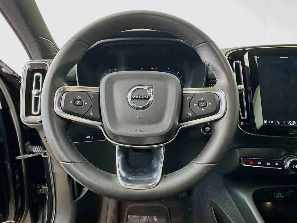 Thumbnail: 2023 Volvo XC40 - 16