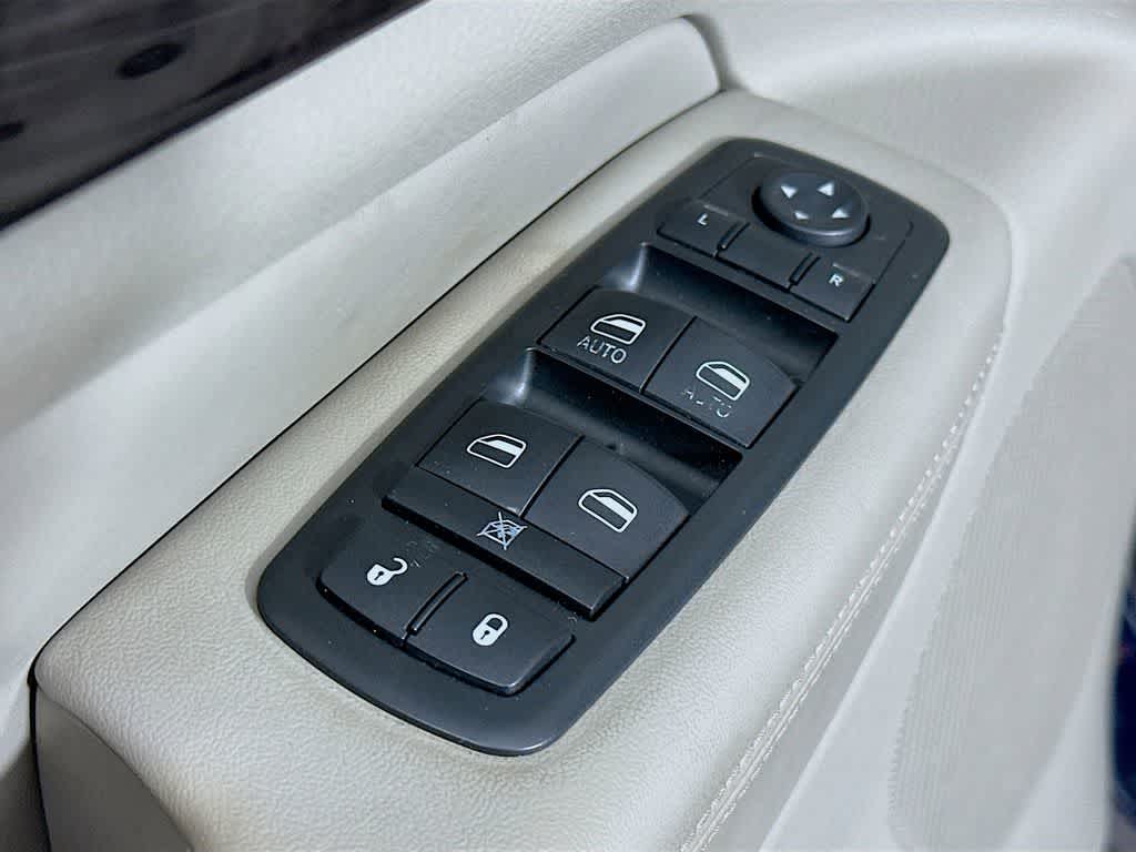 Thumbnail: 2013 Jeep Grand Cherokee - 29