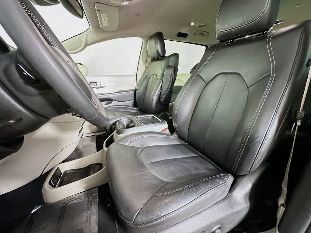 Thumbnail: 2022 Chrysler Pacifica - 12