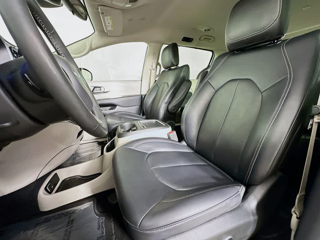 Thumbnail: 2024 Chrysler Pacifica - 12