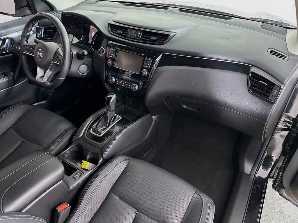 Thumbnail: 2017 Nissan Rogue Sport - 33