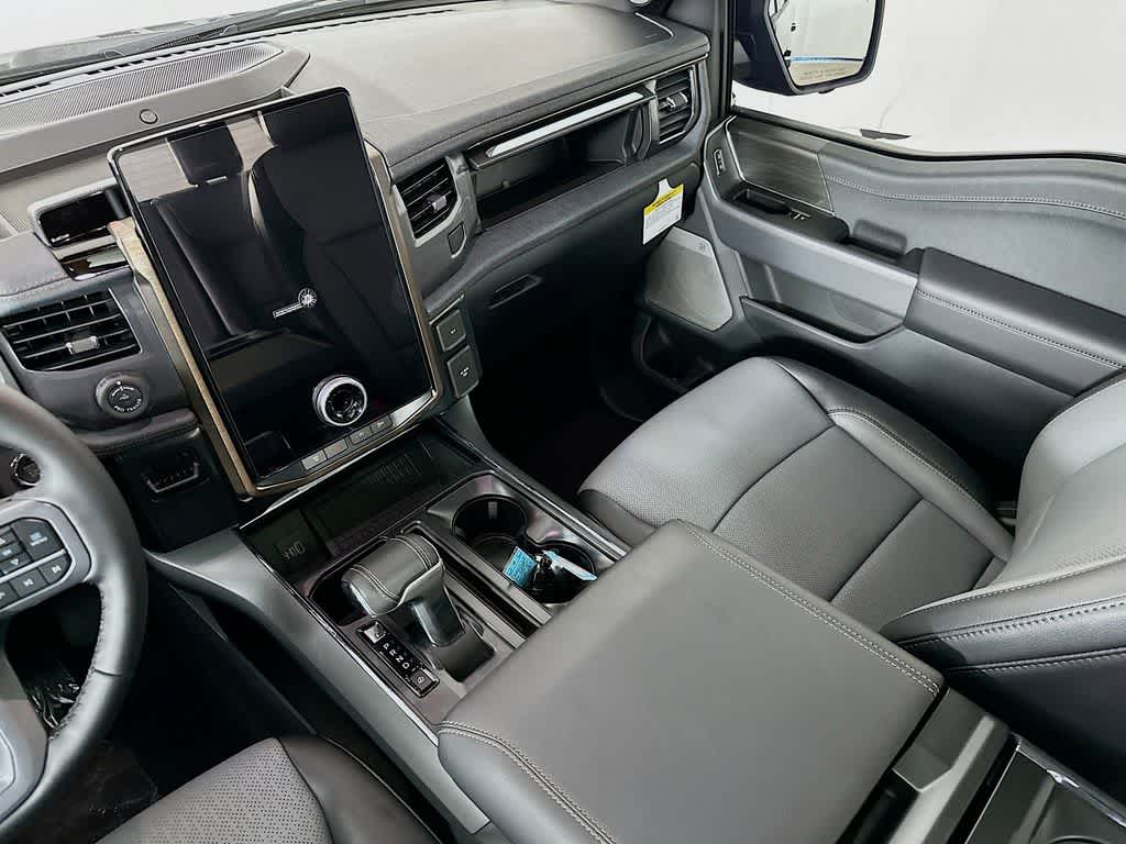 2025 Ford F-150 Lightning Lariat 10