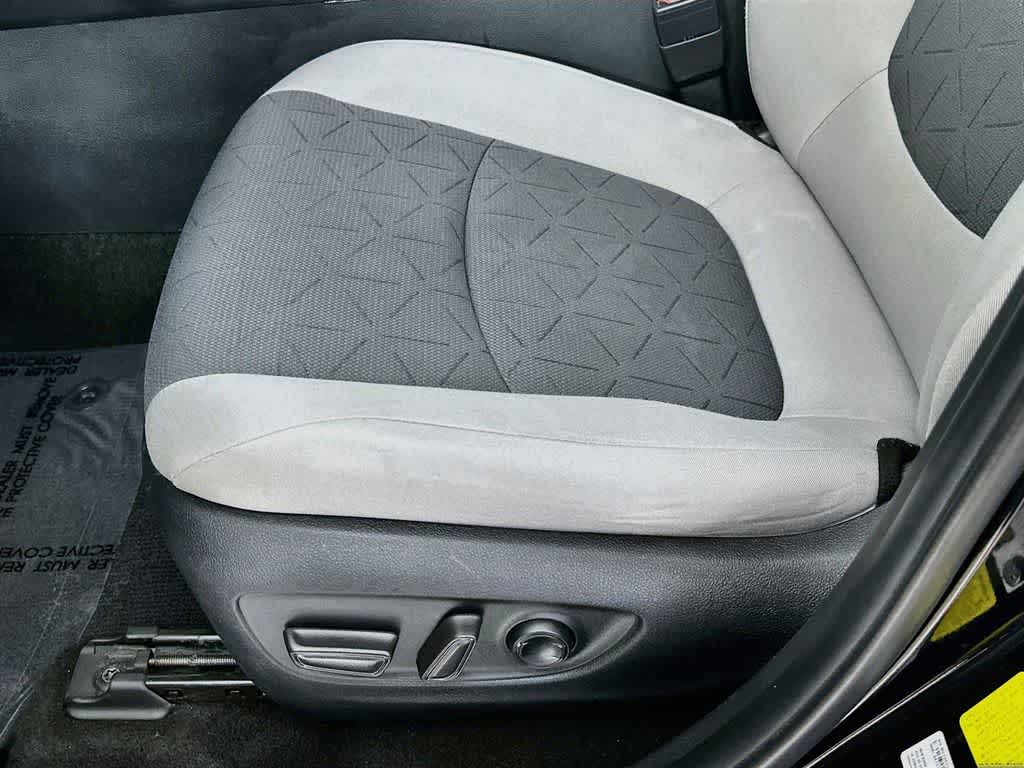 Thumbnail: 2022 Toyota RAV4 - 29