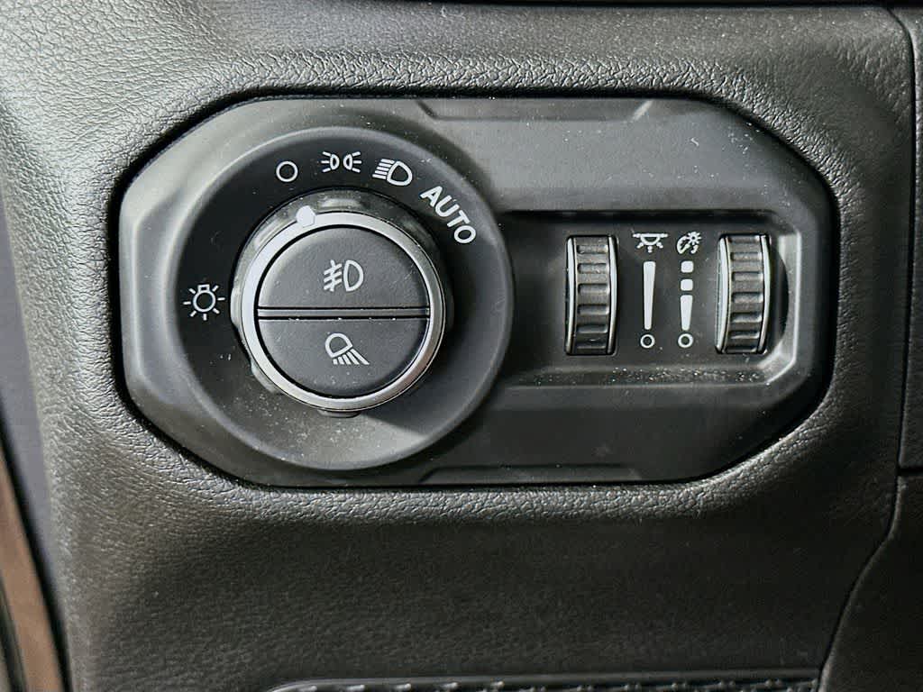 Thumbnail: 2021 Jeep Gladiator - 25