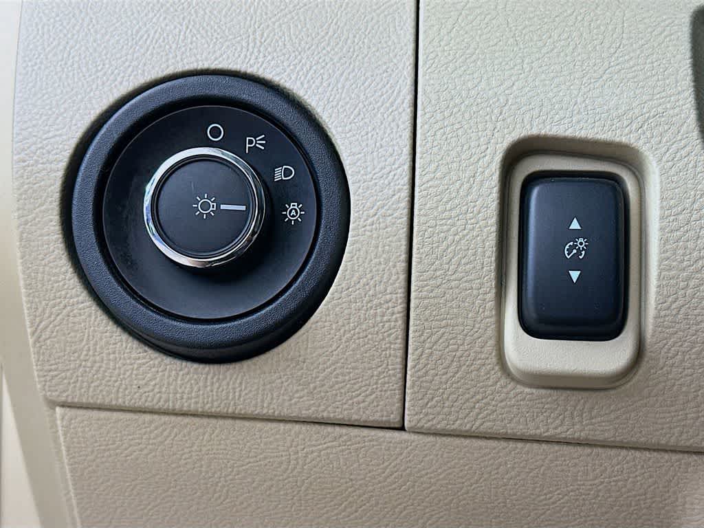 Thumbnail: 2014 Ford Taurus - 26