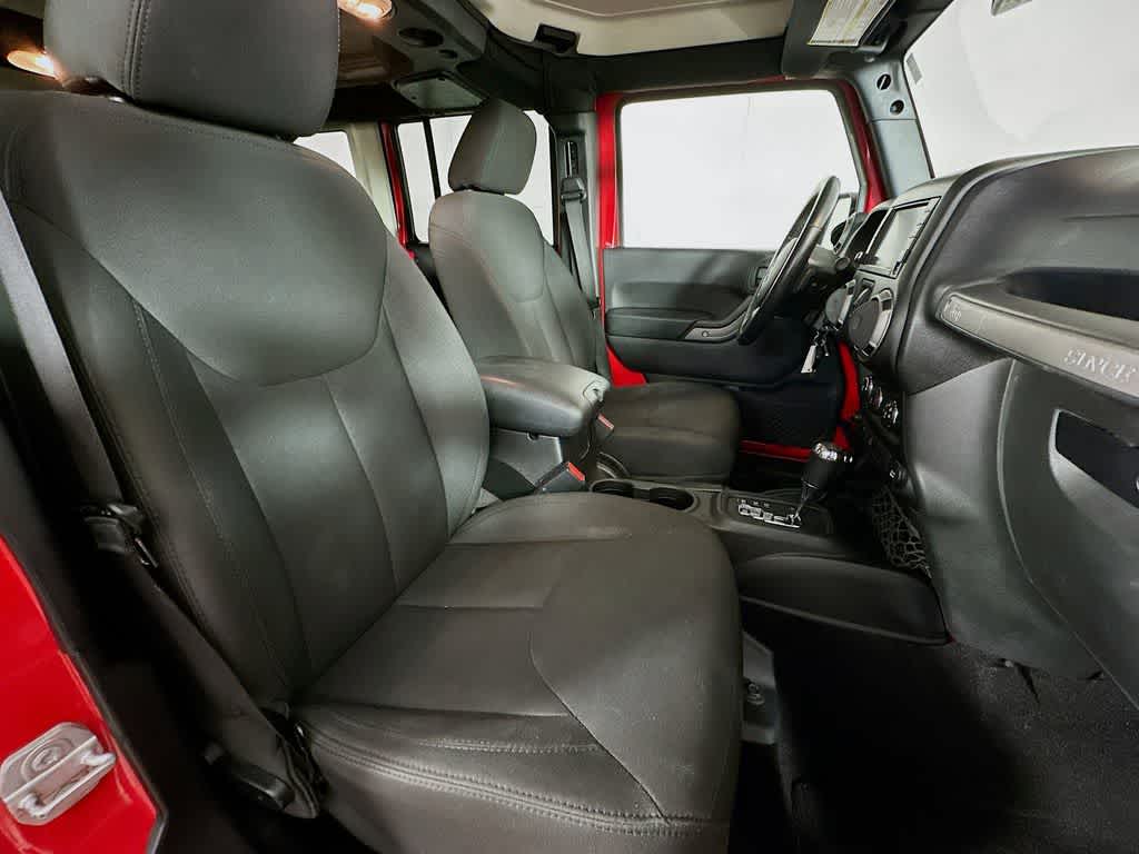 Thumbnail: 2015 Jeep Wrangler - 14