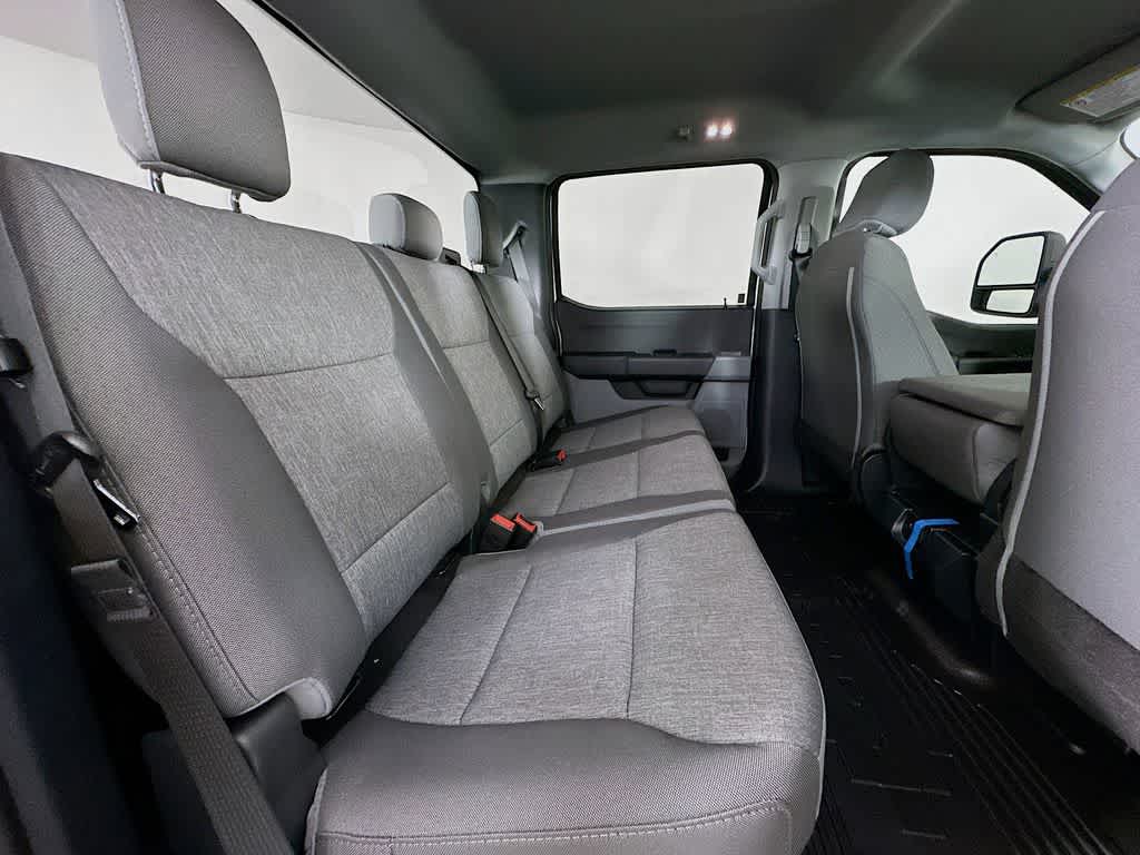2025 Ford F-250  30