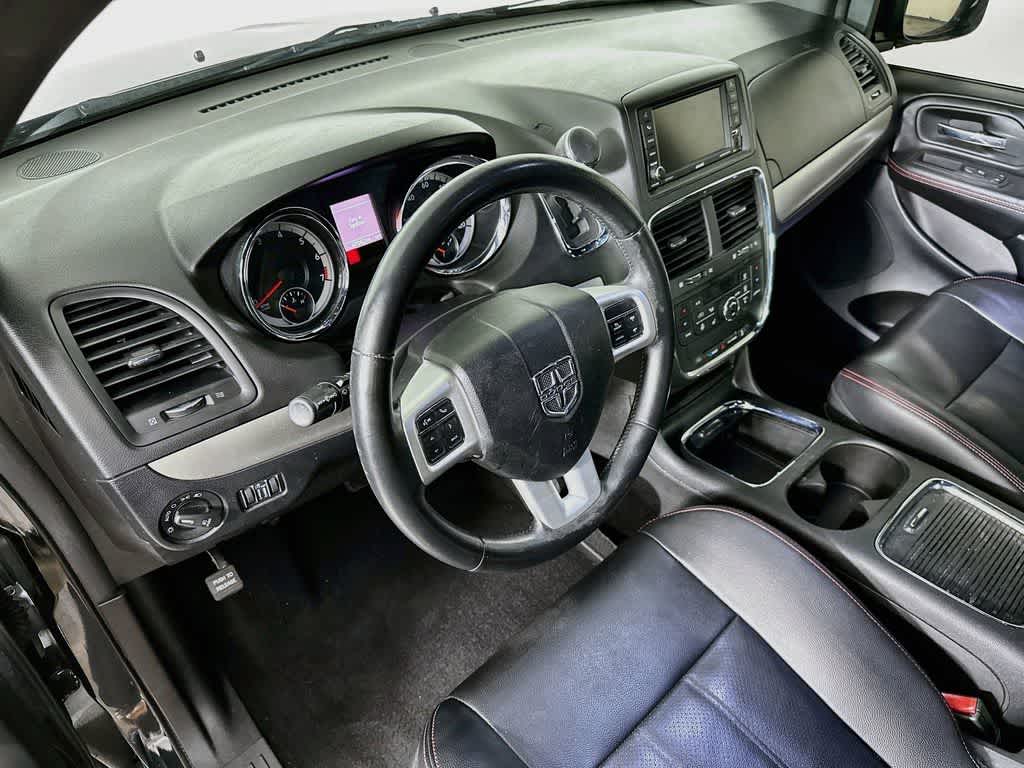 Thumbnail: 2019 Dodge Grand Caravan - 2