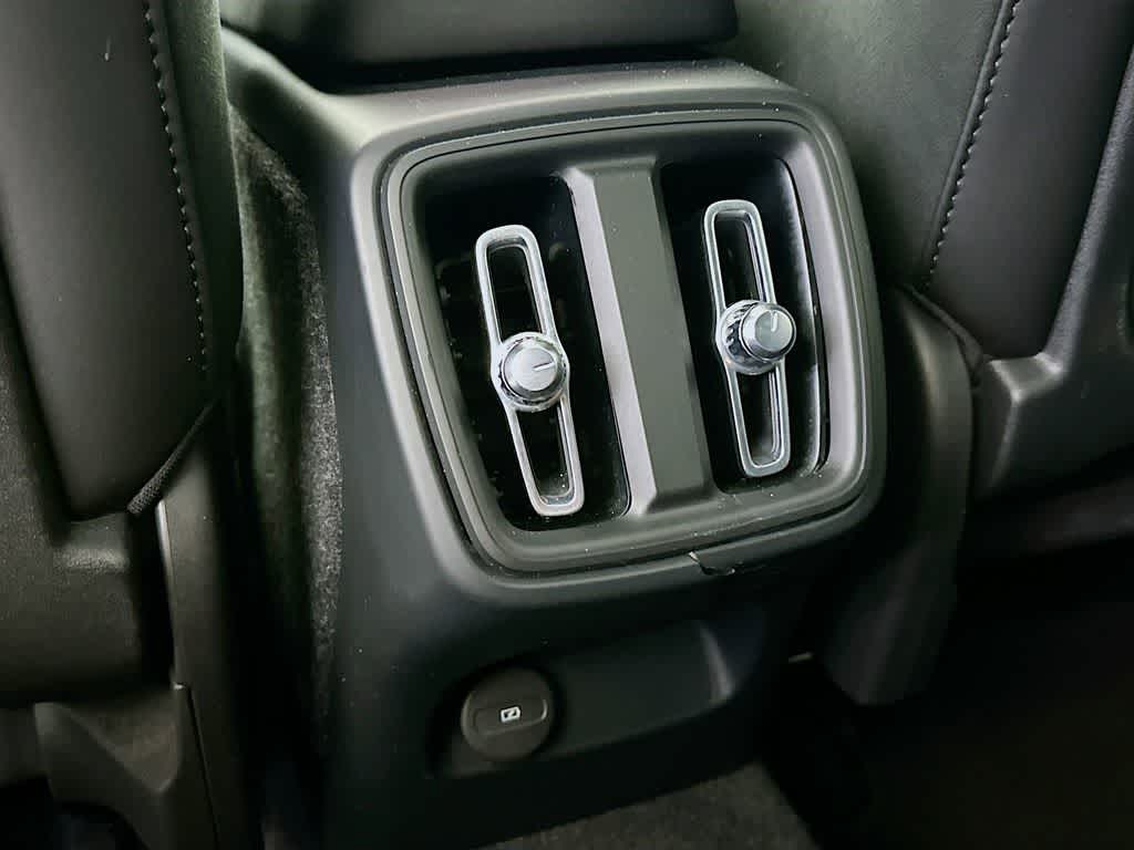 Thumbnail: 2023 Volvo XC40 - 13