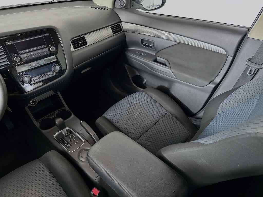 Thumbnail: 2014 Mitsubishi Outlander - 11