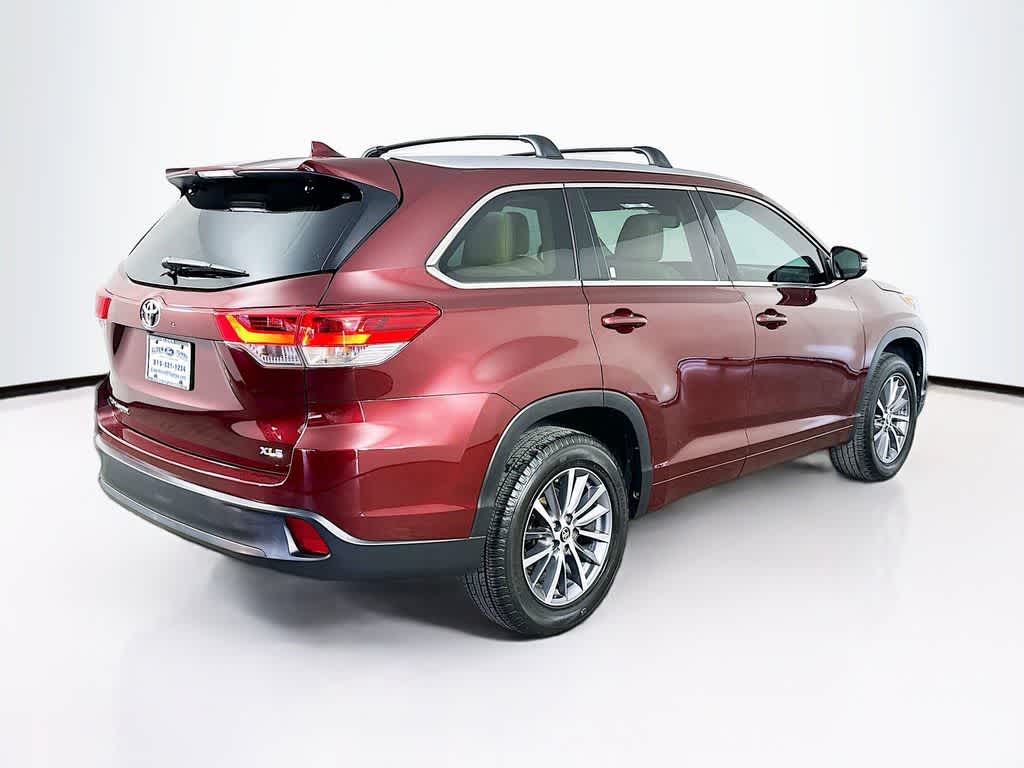 Thumbnail: 2018 Toyota Highlander - 25