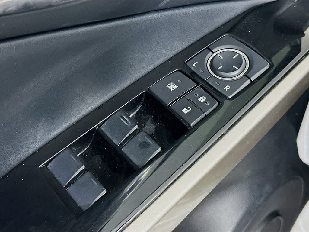 2016 Lexus IS 200t 28
