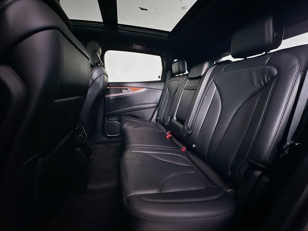 Thumbnail: 2019 Lincoln Nautilus - 14