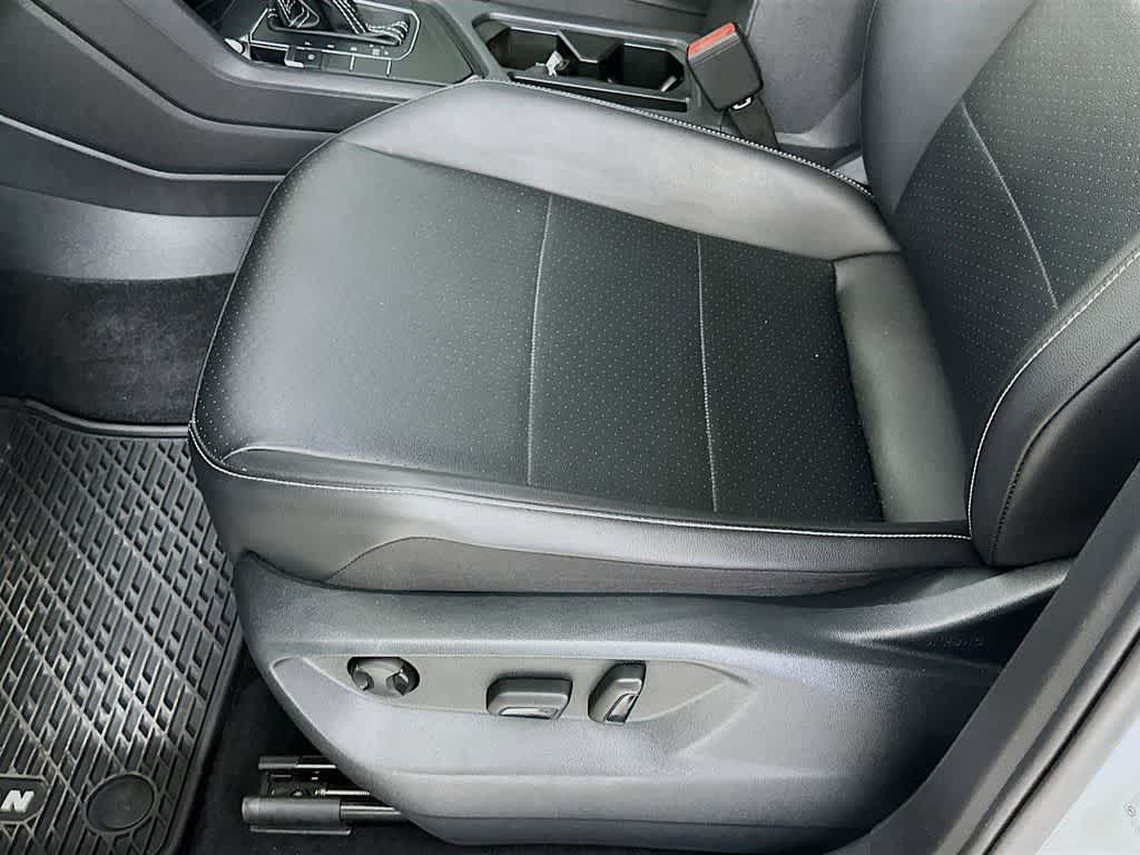 Thumbnail: 2021 Volkswagen Tiguan - 30