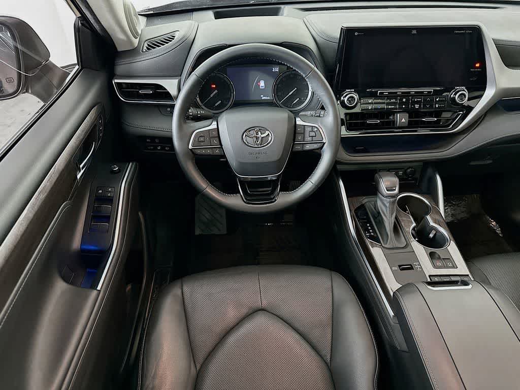 Thumbnail: 2021 Toyota Highlander - 10