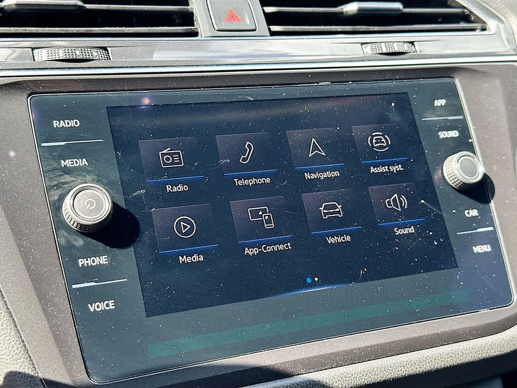 Thumbnail: 2022 Volkswagen Tiguan - 16