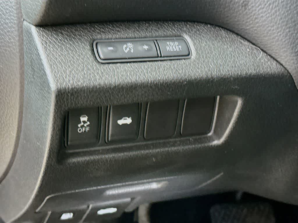 Thumbnail: 2015 Nissan Altima - 26