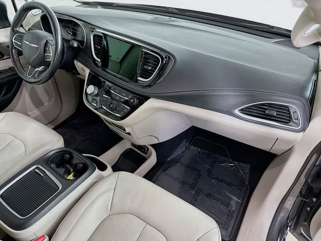 2021 Chrysler Pacifica Touring L 32