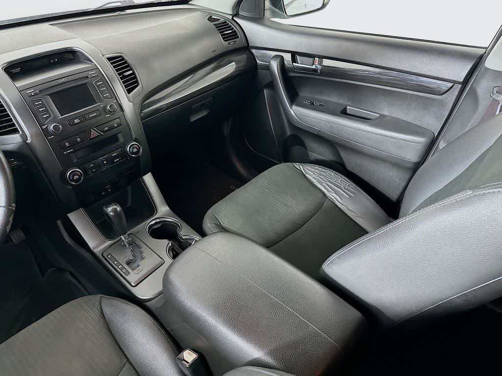 Thumbnail: 2012 Kia Sorento - 11
