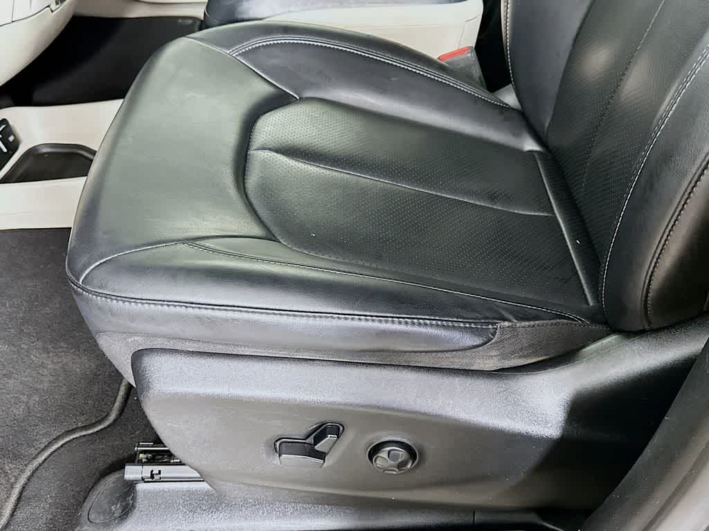 Thumbnail: 2021 Chrysler Voyager - 29