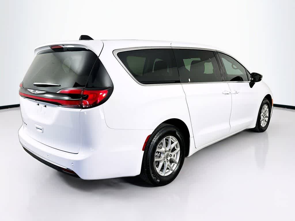 Thumbnail: 2024 Chrysler Pacifica - 25