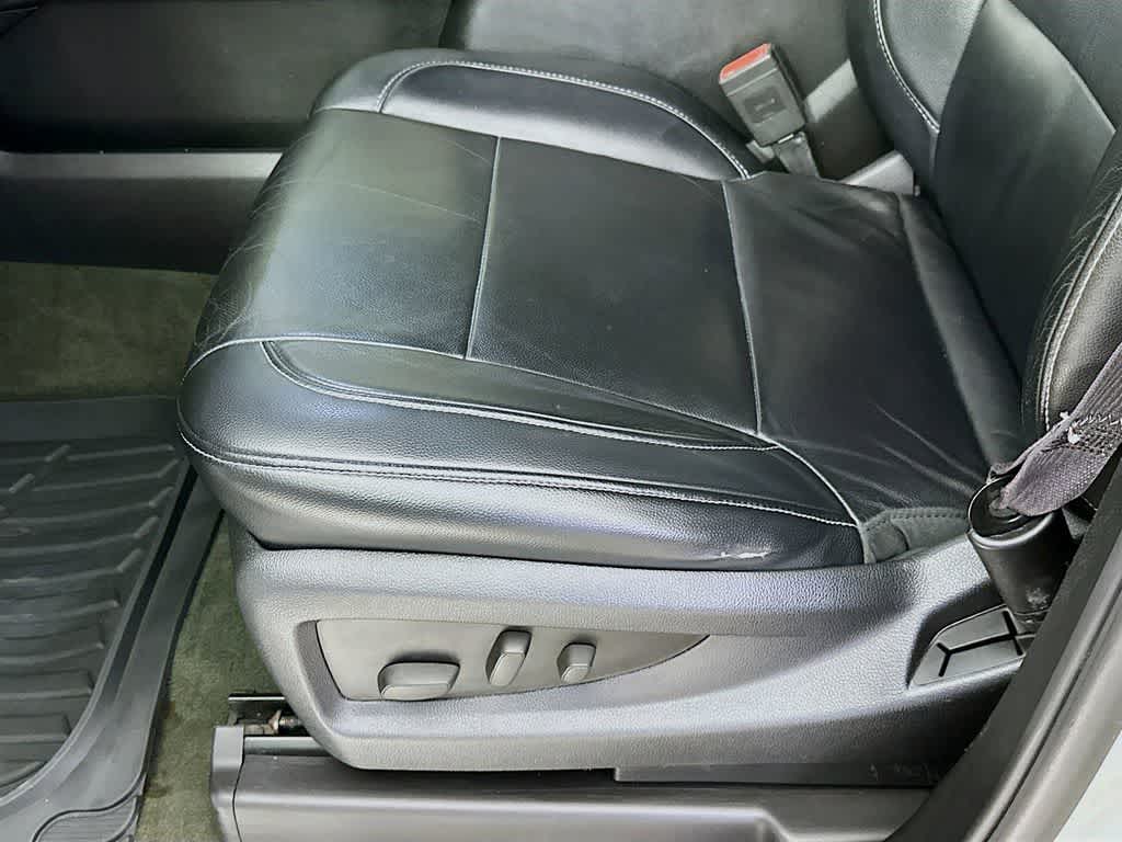 Thumbnail: 2015 Chevrolet Tahoe - 32