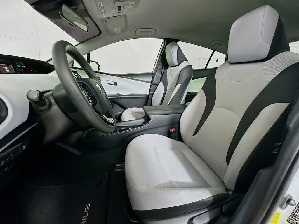 Thumbnail: 2021 Toyota Prius - 12