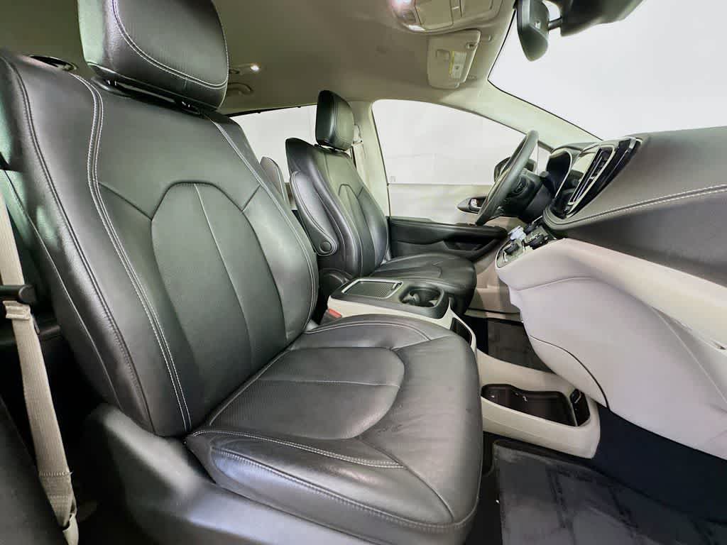 Thumbnail: 2022 Chrysler Pacifica - 15